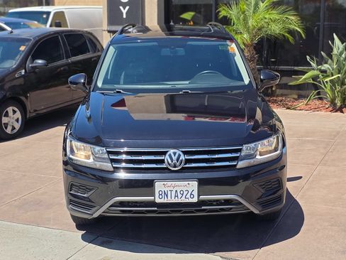 Used 2020 Volkswagen Tiguan SE w/ Panoramic Sunroof Package FWD image 4