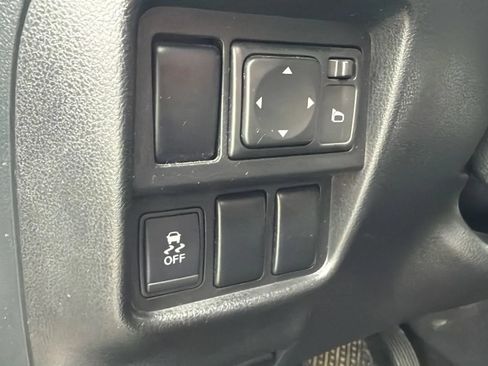 Used 2011 Nissan Juke SL FWD image 21