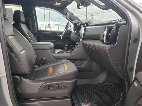 Used 2025 GMC Sierra 1500 AT4 w/ AT4 Premium Package AWD/4WD image 17