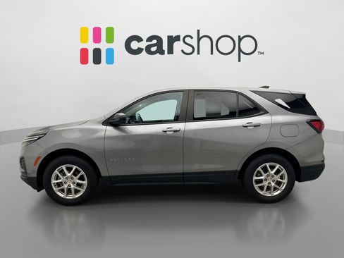 Used 2023 Chevrolet Equinox LS w/ LS Convenience Package AWD/4WD image 2