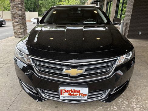 Used 2017 Chevrolet Impala Premier w/ Enhanced Convenience Package FWD image 3