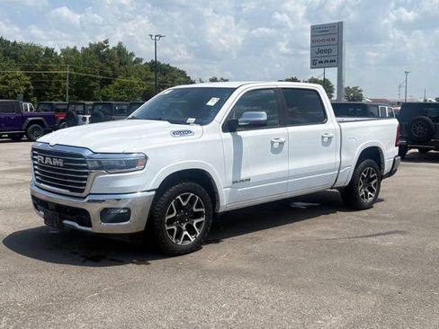 Used 2025 RAM 1500 Laramie AWD/4WD image 3