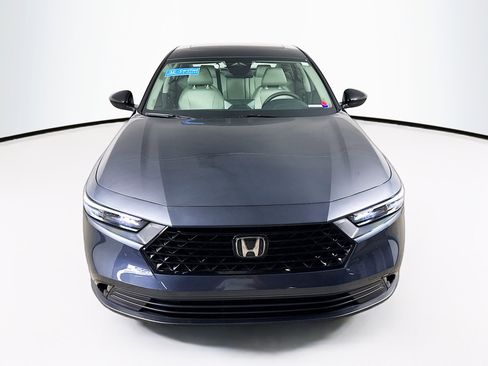 Certified 2025 Honda Accord SE image 3