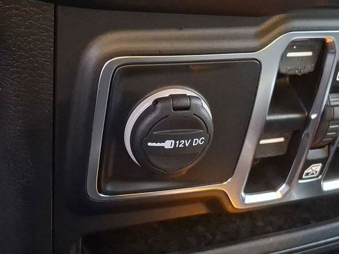 Used 2020 Jeep Wrangler Unlimited Sahara image 22