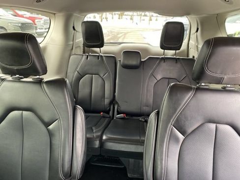 Used 2024 Chrysler Pacifica Touring-L FWD image 24