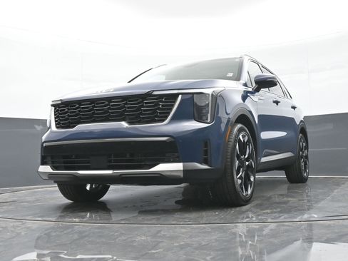 Used 2024 Kia Sorento EX w/ Panoramic Sunroof Package image 43