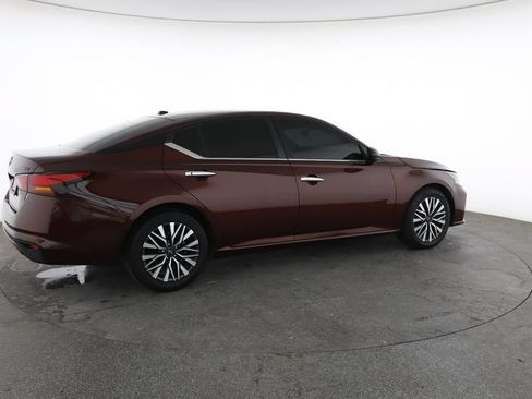 Used 2024 Nissan Altima 2.5 SV FWD image 13