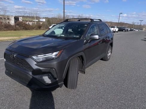 Used 2022 Toyota RAV4 XLE image 4