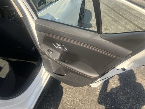 Used 2025 Nissan Sentra SR w/ Midnight Edition FWD image 10