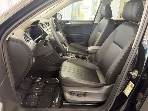 Certified 2024 Volkswagen Tiguan SE image 5
