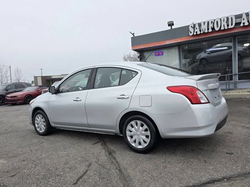 Used 2018 Nissan Versa SV image 4