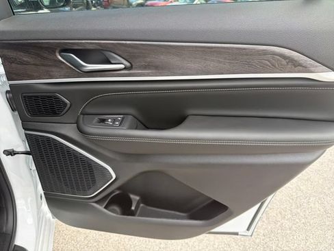 New 2026 Jeep Grand Cherokee L Limited AWD/4WD image 34