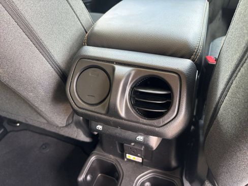 Used 2025 Jeep Wrangler Unlimited Sahara AWD/4WD image 22