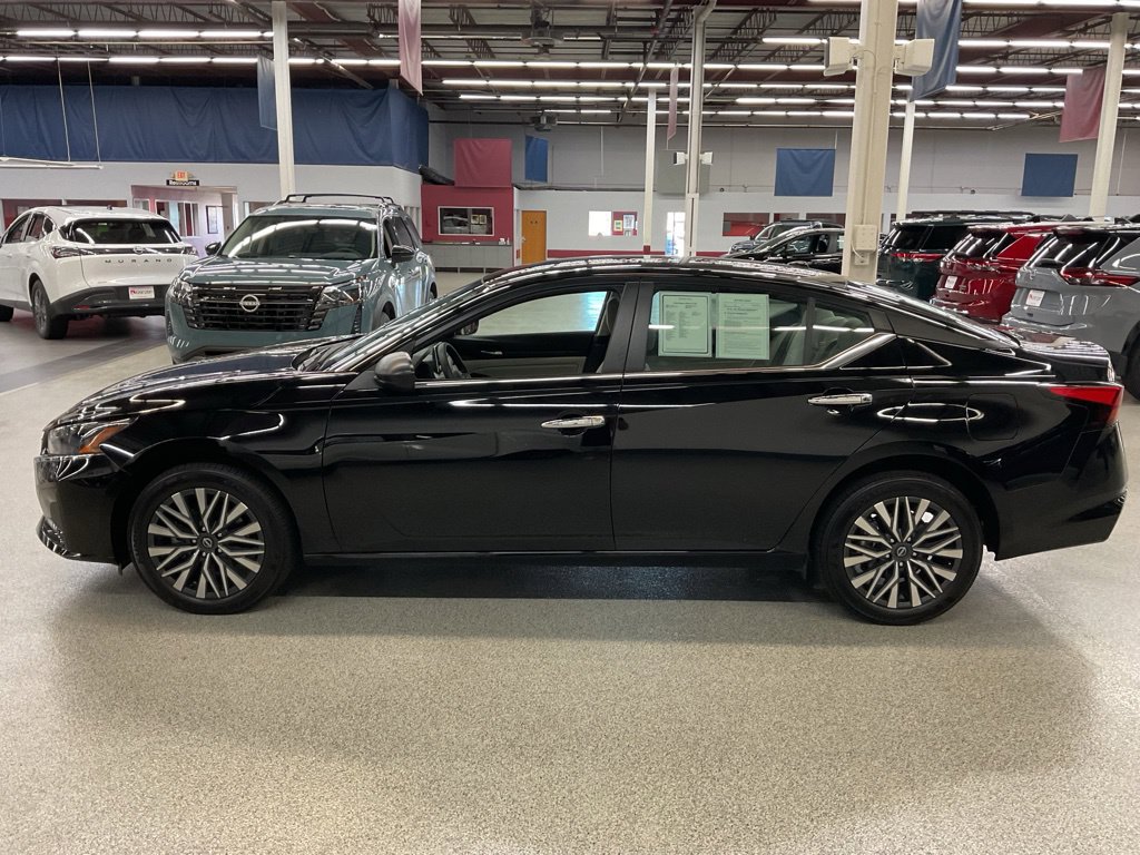 Used 2024 Nissan Altima 2.5 SV AWD/4WD image 8