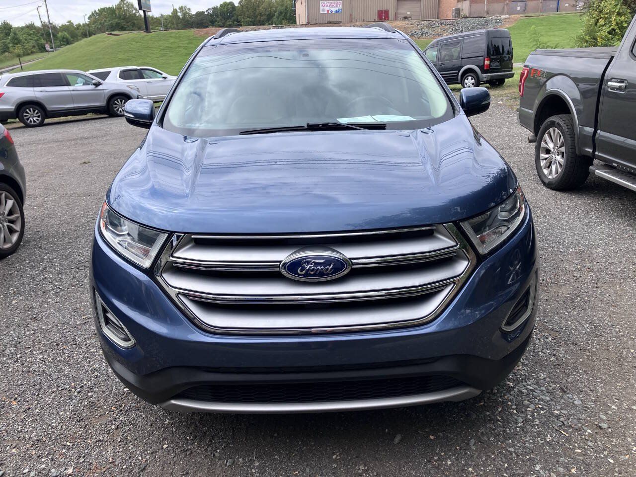 Used 2018 Ford Edge SEL w/ Equipment Group 201A FWD image 2