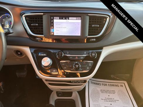 Used 2022 Chrysler Voyager LX FWD image 22