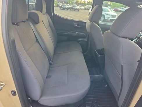 Used 2017 Toyota Tacoma TRD Off-Road w/ Premium & Technology Package image 33