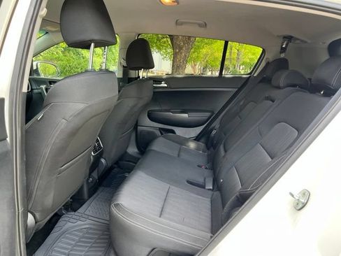 Used 2022 Kia Sportage LX AWD/4WD image 16
