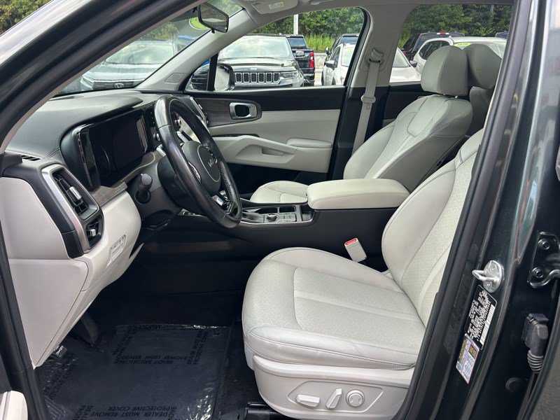 Used 2023 Kia Sorento S w/ Panoramic Sunroof Package AWD/4WD image 15
