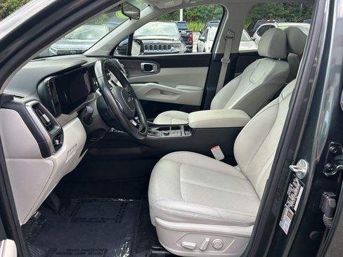 Used 2023 Kia Sorento S w/ Panoramic Sunroof Package AWD/4WD image 15