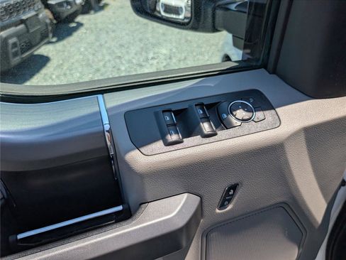 Used 2018 Ford F150 XLT w/ Equipment Group 301A Mid AWD/4WD image 19