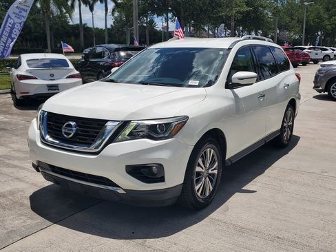 Used 2019 Nissan Pathfinder SV FWD image 3