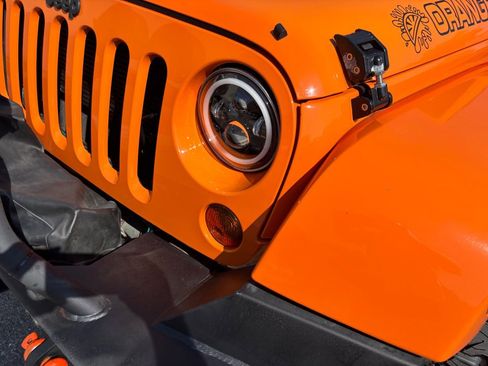 Used 2013 Jeep Wrangler Unlimited Sahara w/ Connectivity Group AWD/4WD image 26