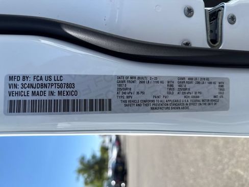 Used 2023 Jeep Compass Latitude AWD/4WD image 16