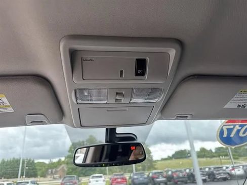 Used 2017 Nissan Titan SV AWD/4WD image 12