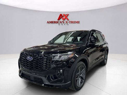 Used 2025 Ford Explorer ST-Line w/ Premium Package RWD image 2