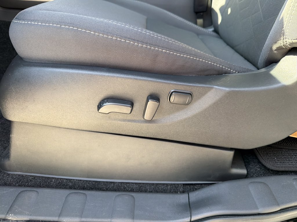 Used 2025 Nissan Frontier SV RWD image 13