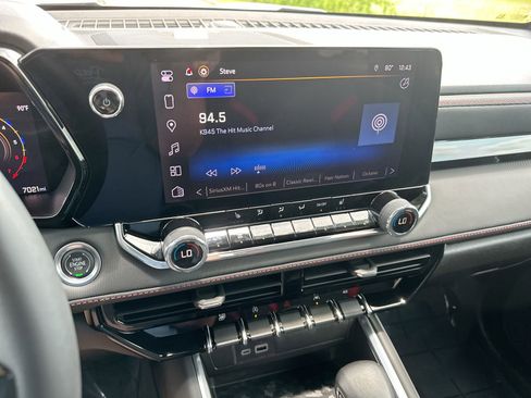 Used 2024 Chevrolet Colorado Z71 w/ Z71 Convenience Package 2 image 16