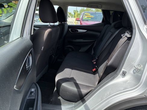 Used 2019 Nissan Rogue Sport S w/ Appearance Package FWD image 4