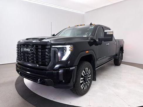 Used 2024 GMC Sierra 3500 Denali Ultimate AWD/4WD image 16