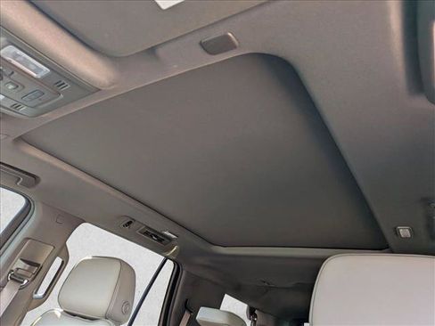 Used 2023 GMC Yukon SLT w/ SLT Premium Package AWD/4WD image 14