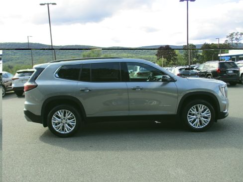 Used 2025 GMC Acadia Elevation w/ Elevation Premium Package AWD/4WD image 4