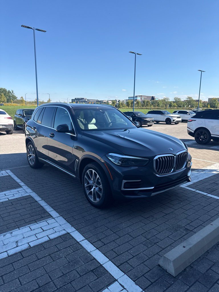 Used 2023 BMW X5 xDrive40i w/ Premium Package AWD/4WD image 3
