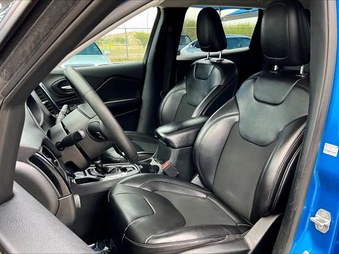 Used 2020 Jeep Cherokee Latitude Plus image 7