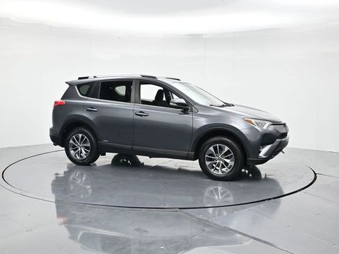 Used 2018 Toyota RAV4 XLE image 3