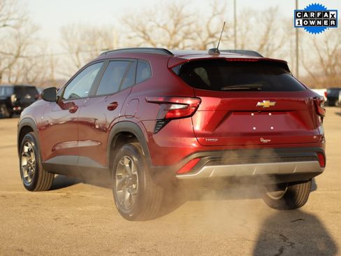 Used 2025 Chevrolet Trax LT w/ LT Convenience Package image 5