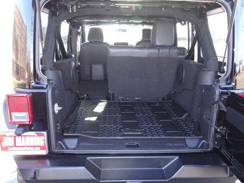 Used 2015 Jeep Wrangler Unlimited Rubicon w/ Connectivity Group image 36