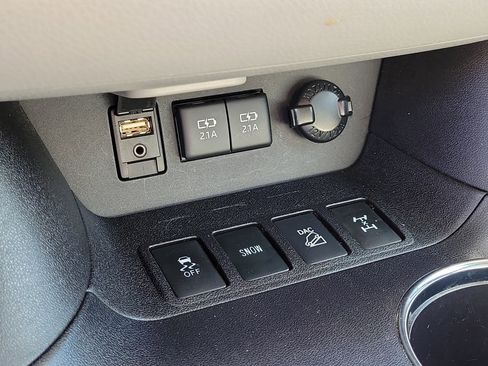 Used 2018 Toyota Highlander Limited AWD/4WD image 27