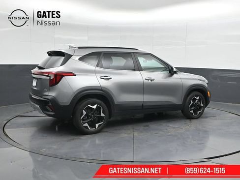 Used 2024 Kia Seltos EX AWD/4WD image 2