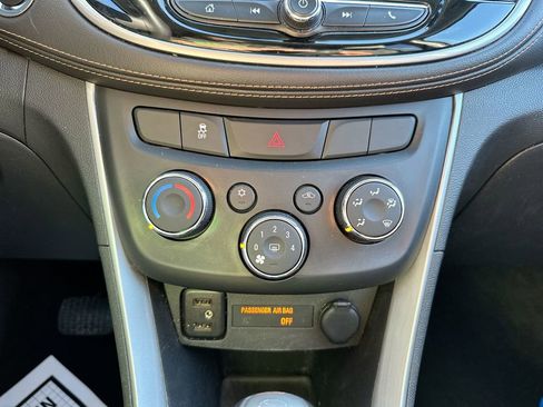 Used 2017 Chevrolet Trax LT w/ LT Convenience Package image 31