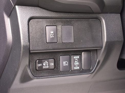 Used 2022 Toyota Tacoma TRD Sport w/ Black Out Package (TMS) AWD/4WD image 16