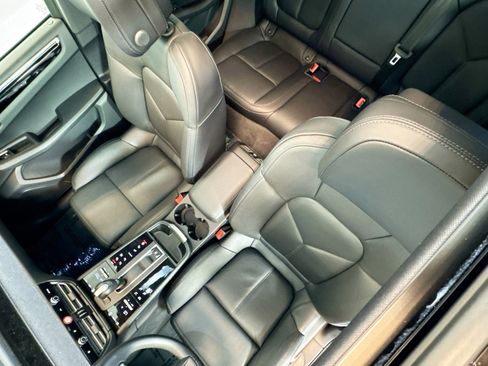 Certified 2025 Porsche Macan image 19