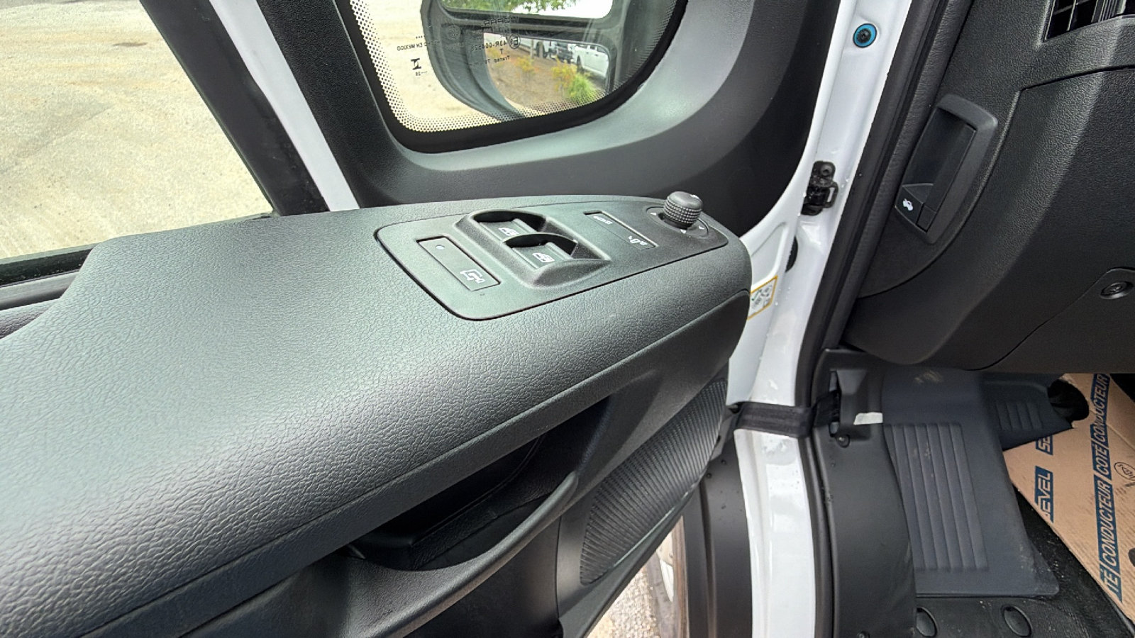 New 2026 RAM ProMaster 2500 w/ Convenience Group FWD image 15