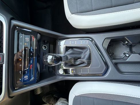New 2026 Volkswagen Taos SE FWD image 42