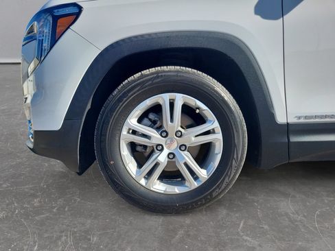 Used 2022 GMC Terrain SLE w/ Driver Convenience Package FWD image 9
