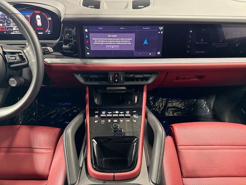 Certified 2026 Porsche Cayenne AWD/4WD image 20